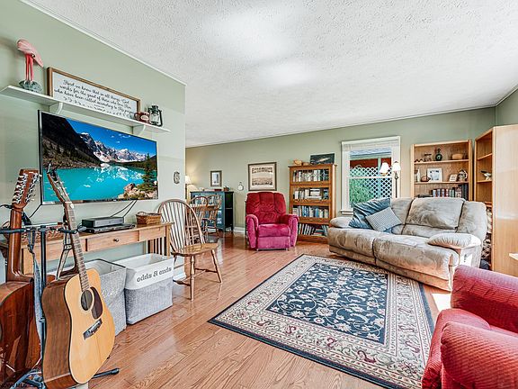 5th image of 12 Woodhaven Ln