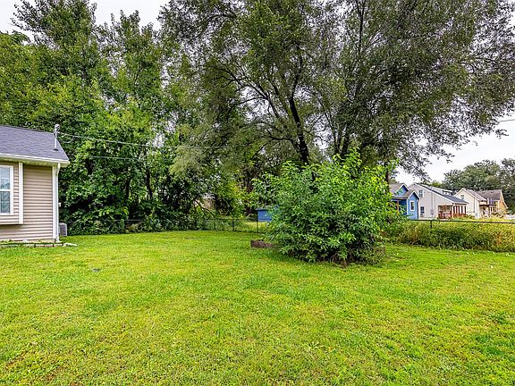 2nd image of 624 SE 8th St