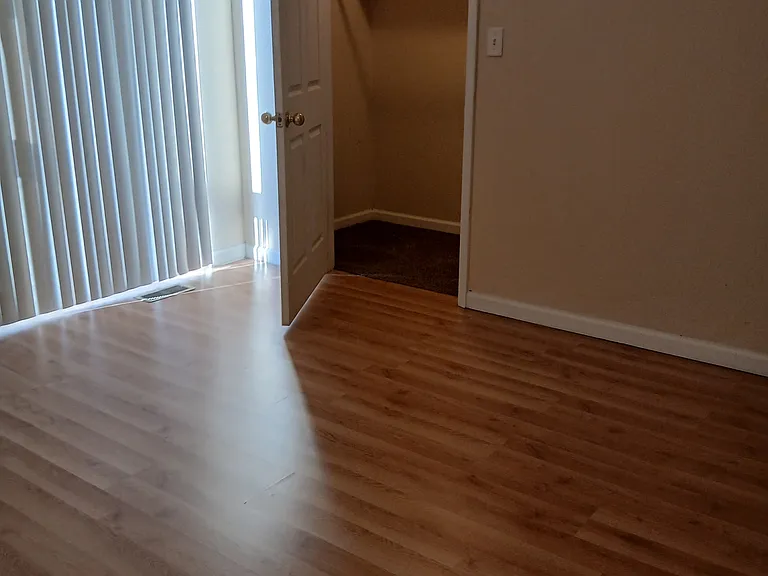 510-2 S Poplar St — Photo 13