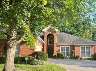 10020 Forest Village Ln, Louisville, KY 40223