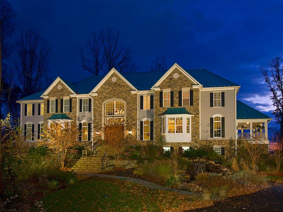 2nd image of 8208 Lazy Point Ln