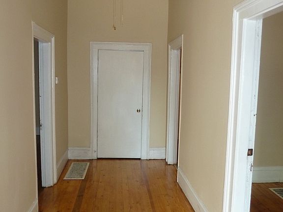 5th image of 423 E Emerald Ave