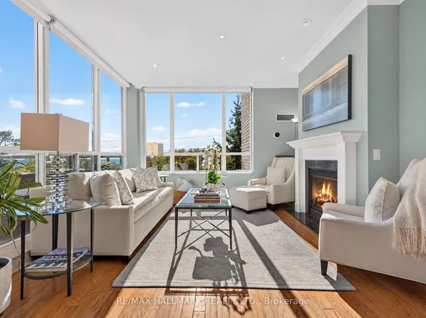 9 Boardwalk Dr #410, Toronto, ON M4L 6T1