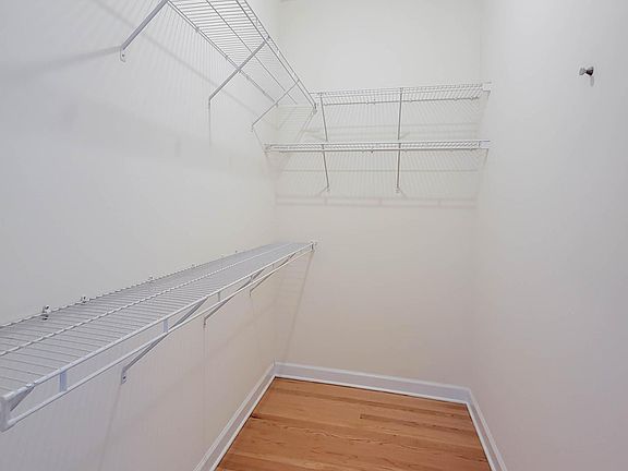 3rd image of 1440 W Belmont Ave #3A
