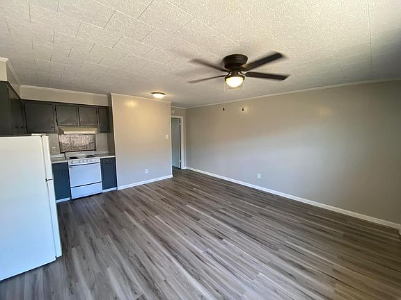 5th image of 105 Lakeshore Dr #1