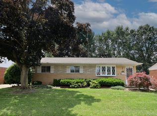 36219 Canyon Dr, Westland, MI 48186