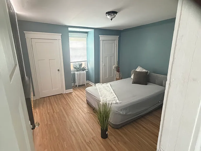 211 W 29th St #3 — Photo 8
