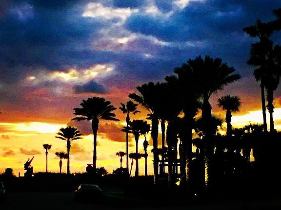 SUNSET OVER OCEAN PARK HALF BLOCK AWAY