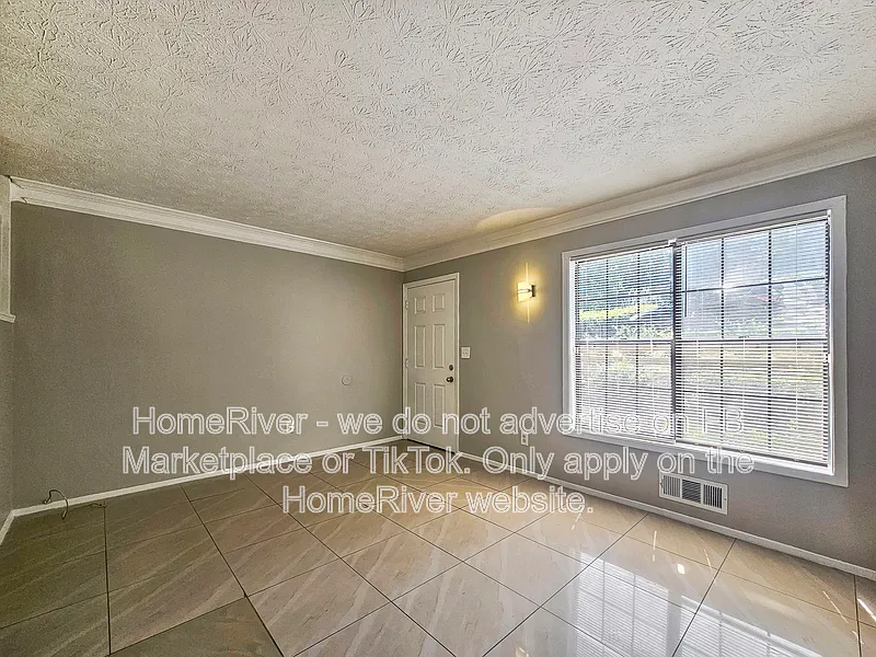 3 bed, 2.0 bath, 1600 sqft, $1,900 — Photo 3