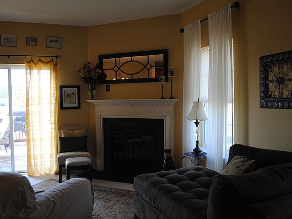 LIVING ROOM/ SITTING ROOM