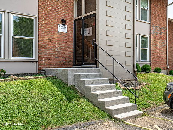 4th image of 2505 Lindsay Ave APT 5