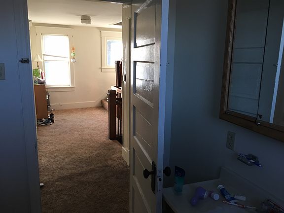 3rd image of 448 Stewart St APT 1
