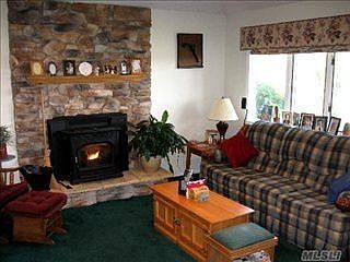 1st image of 19 Creekside Dr