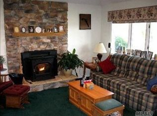 19 Creekside Dr, Middle Island, NY 11953