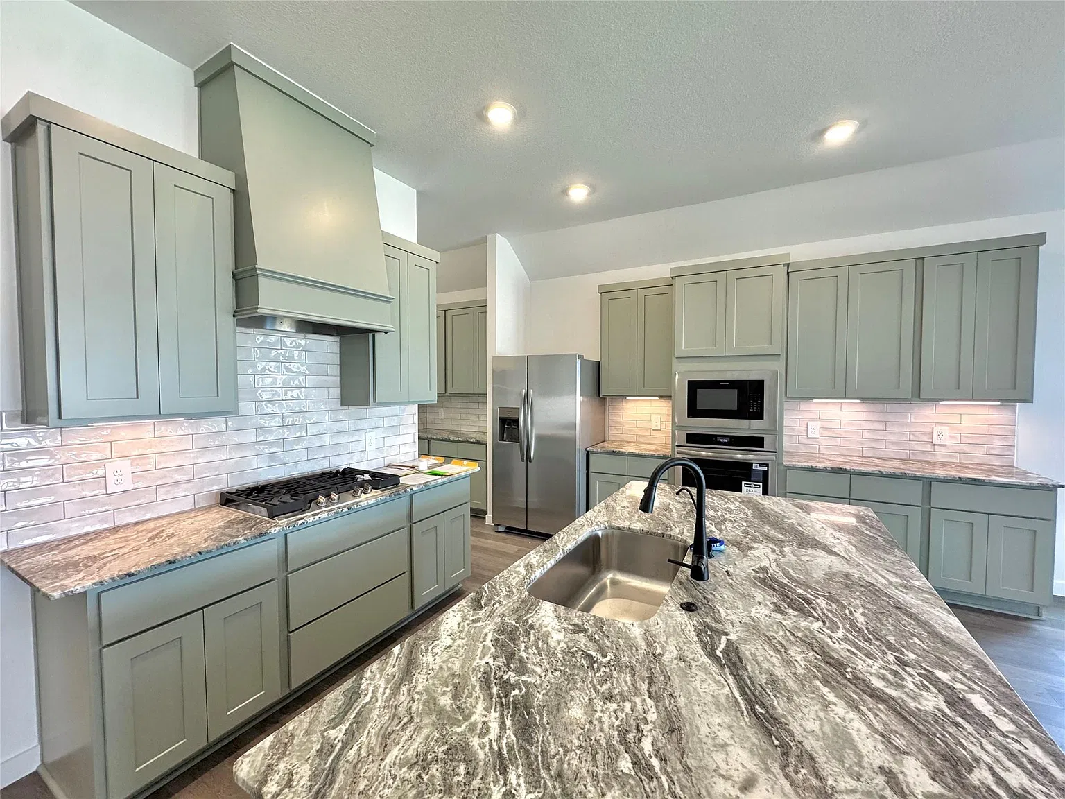 4 bed, 3.0 bath, 2445 sqft, $2,800 — Photo 3