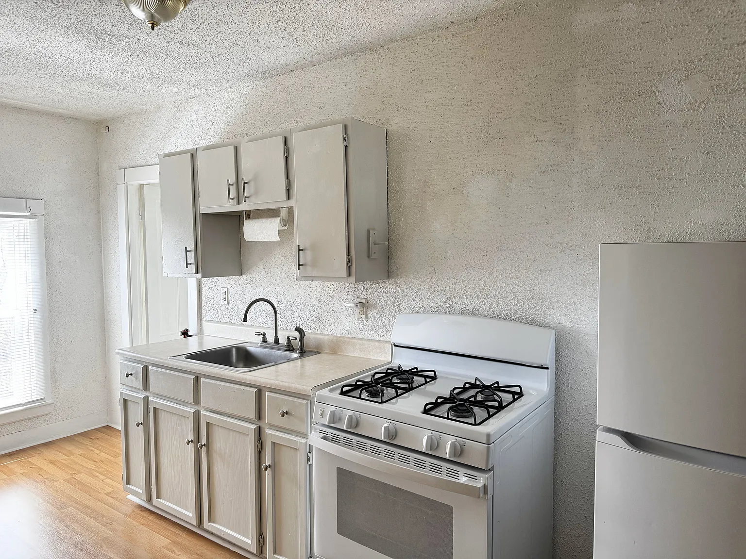 2 bed, 850 sqft, $1,500 — Photo 3