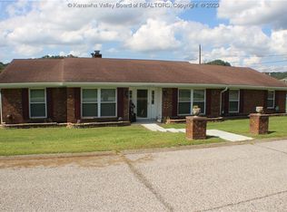 102 Woodland Frst, Winfield, WV 25213