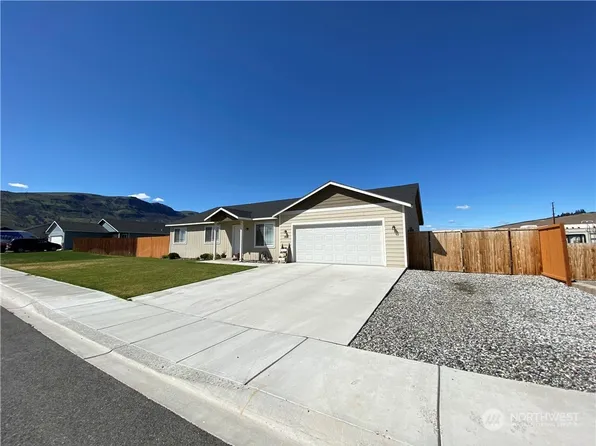 168 Island Loop, Rock Island, WA 98850