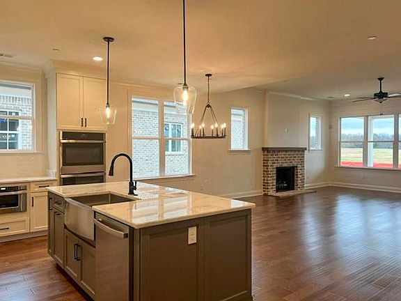4th image of 2070 Greenbrier Lakes Blvd N