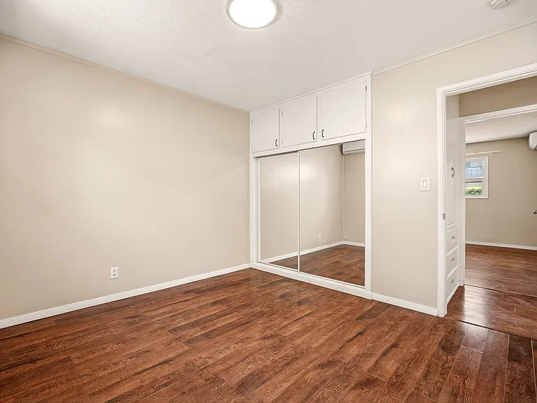 327 1/2 S Lincoln Pl — Photo 15