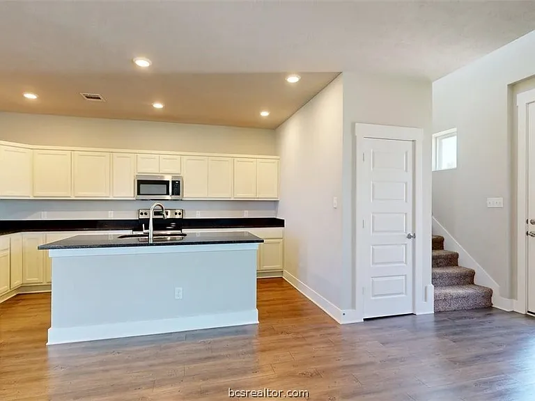 3901 Ws Phillips Pkwy — Photo 9