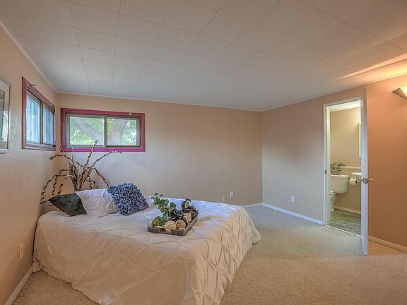 3rd image of 2725 Georgia St NE