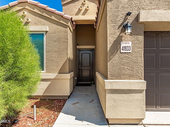 5th image of 41933 W LAGO Street