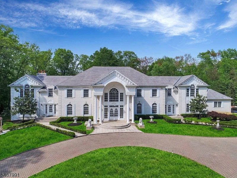 8 bed, 10.0 bath, 20000 sqft, $49,500 — Photo 1