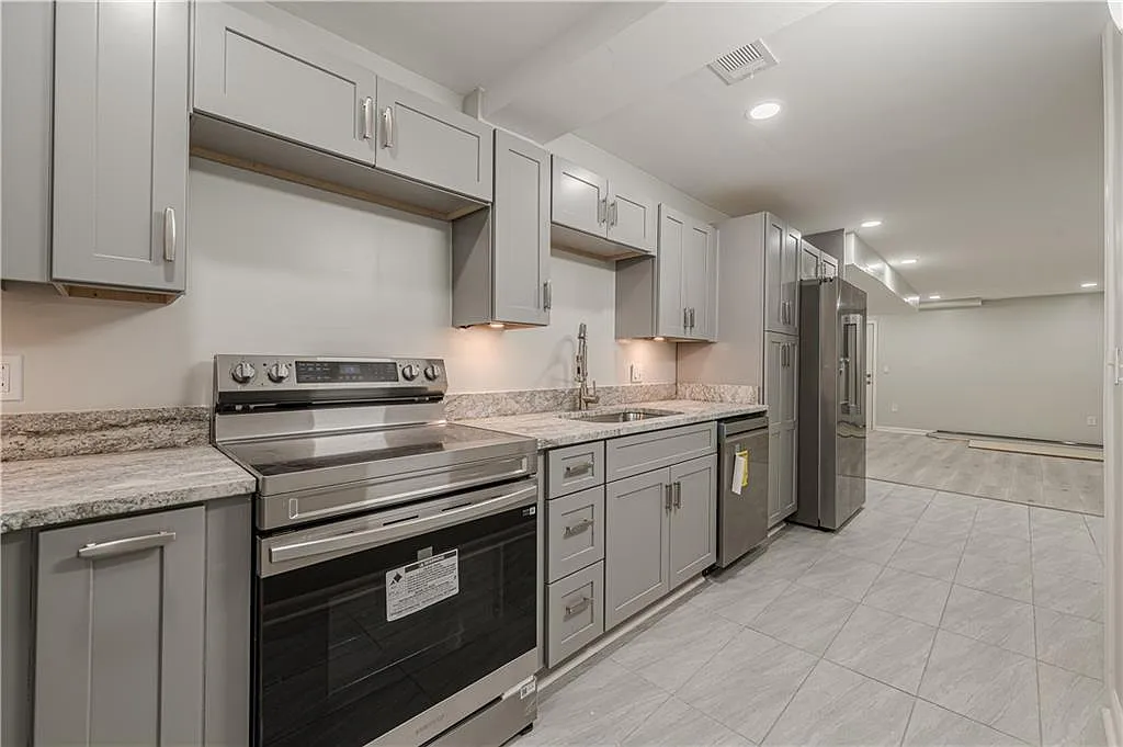 1 bed, 1.0 bath, 1361 sqft, $1,600 — Photo 2