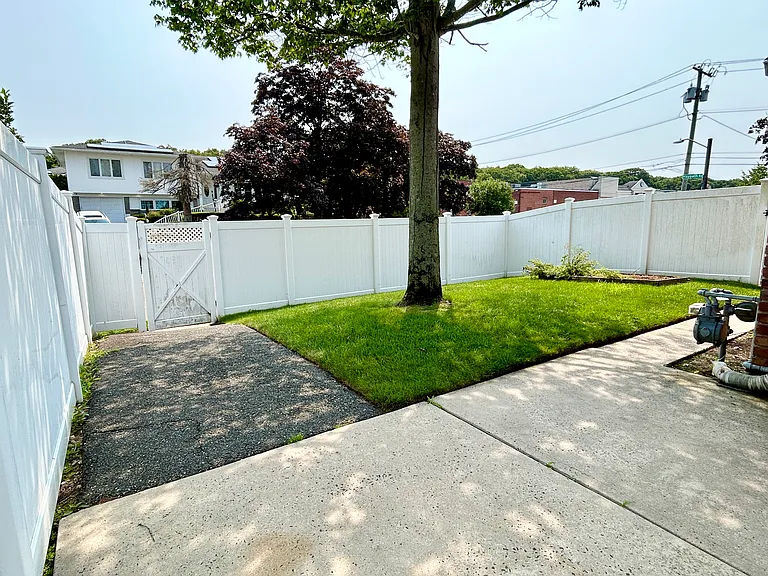 backyard facing Dahill Rd