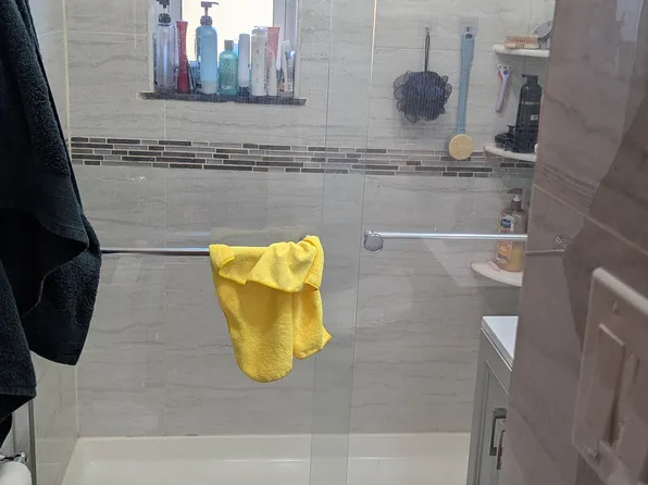 75-24 255th St #B, Glen Oaks, NY 11004