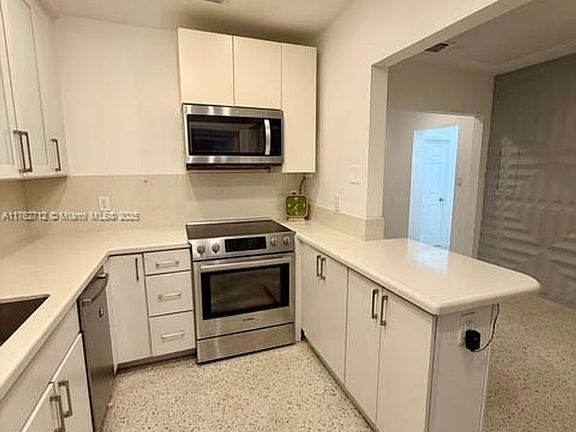 3rd image of 1642 NE 124th Ln #1642