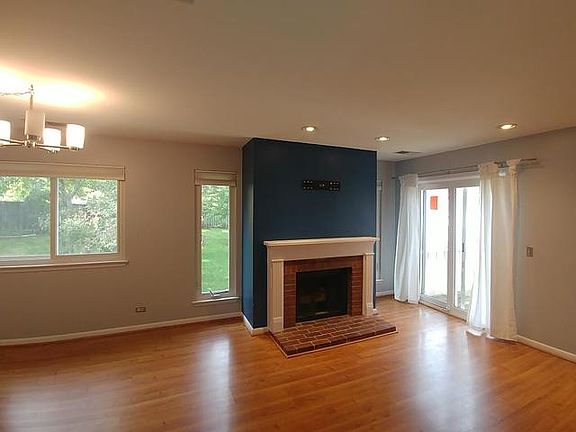 5th image of 22 Waterbury Ln #02