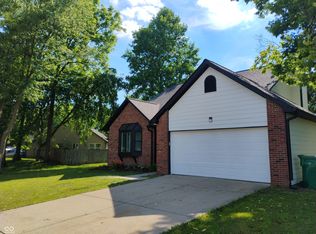 6706 Oak Lake Dr, Indianapolis, IN 46214