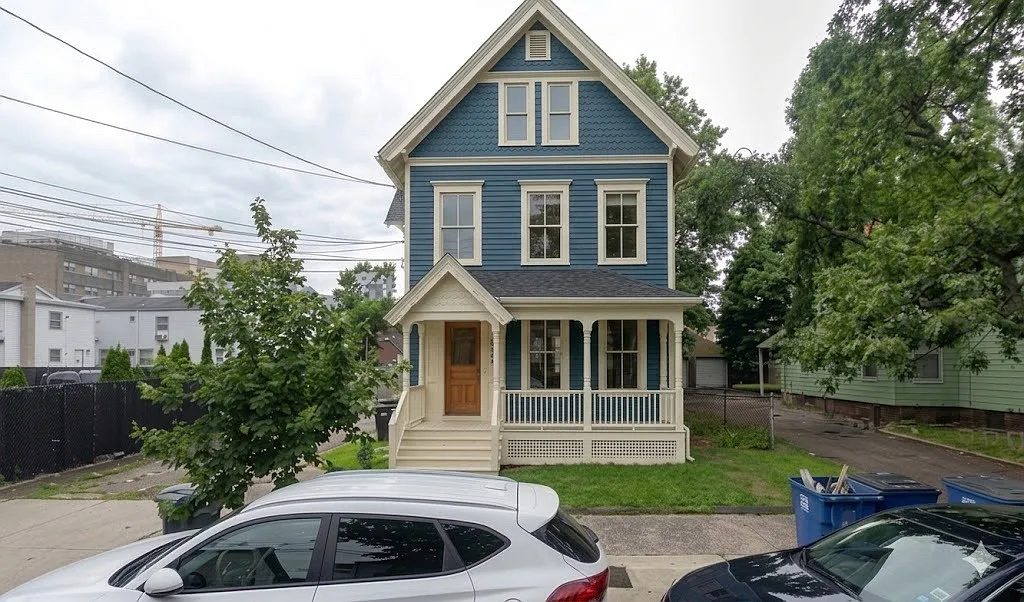 2 bed, 1100 sqft, $1,850 — Photo 2