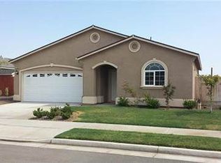 698 W Honolulu Dr, Lindsay, CA 93247