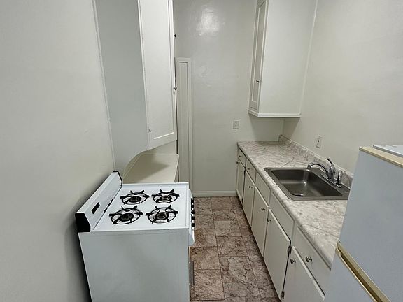 4th image of 4846 Rosewood Ave Unit 24