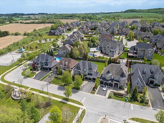 3rd image of 233 Carisbrooke Cir