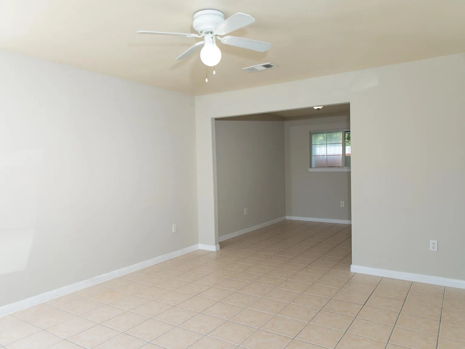 2 bed, 1.5 bath, 1100 sqft, $1,300 — Photo 1