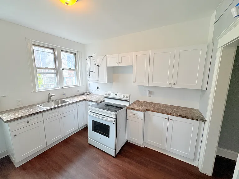 1700 N Edgewood St — Photo 9