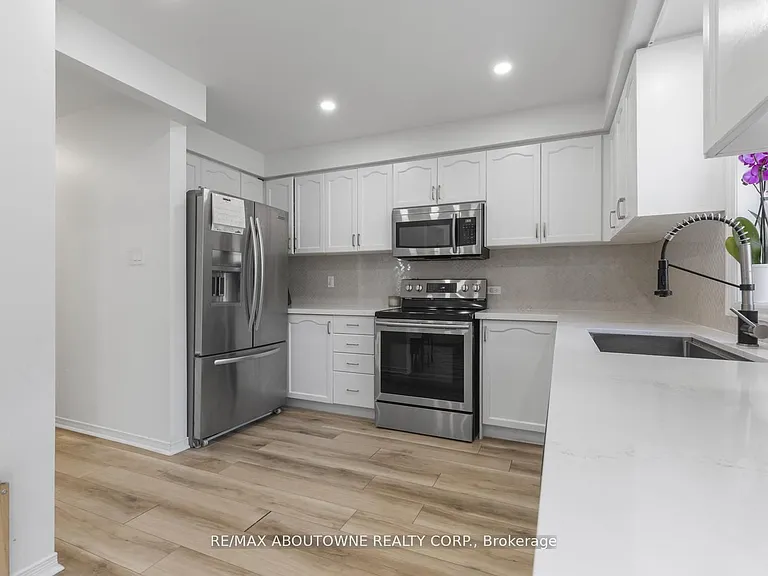 30 Harnesworth Cres — Photo 14