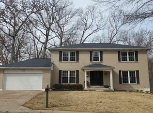 575 Falaise Dr, Saint Louis, MO 63141