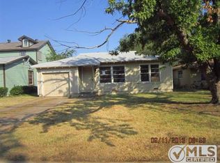 704 Rose Ave, Cleburne, TX 76033
