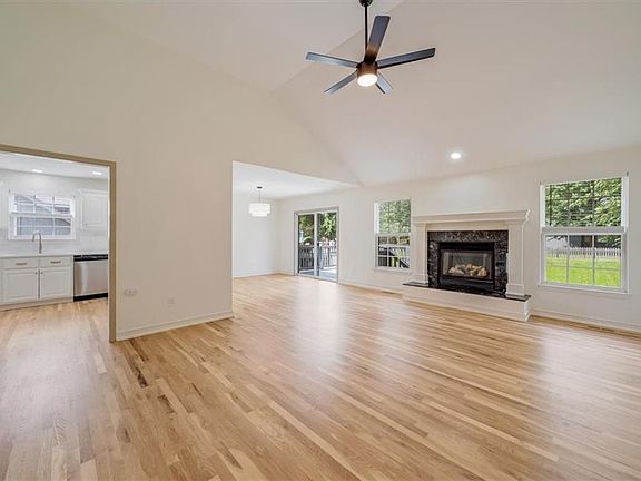 4th image of 362 SW Chatham Pl