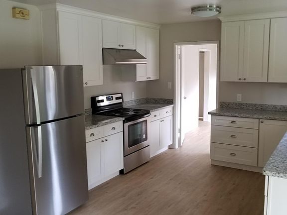 4th image of 190 Rose Ct APT 3