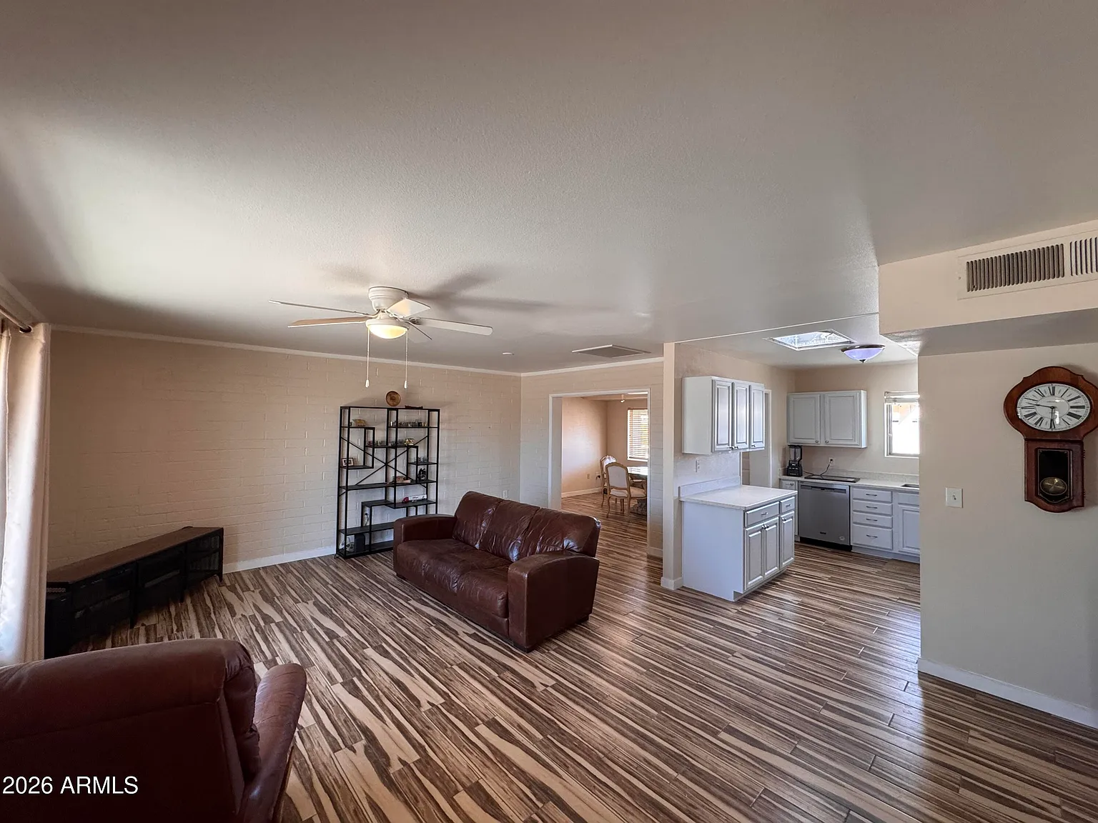 3 bed, 2.0 bath, 1375 sqft, $1,997 — Photo 2