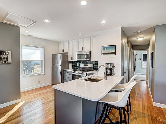 3rd image of 8572 Donegal Dr