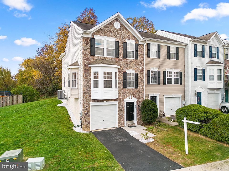 1st image of 896 Monet Dr
