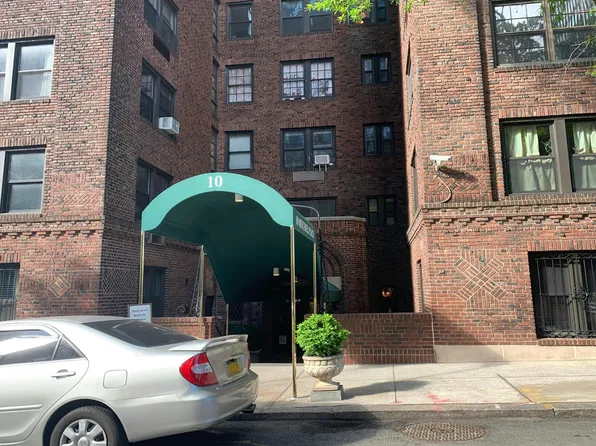 10 Mitchell Pl APT 9F, New York, NY 10017
