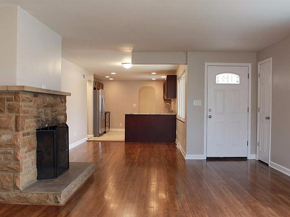 5th image of 1113 W Loveland Ave